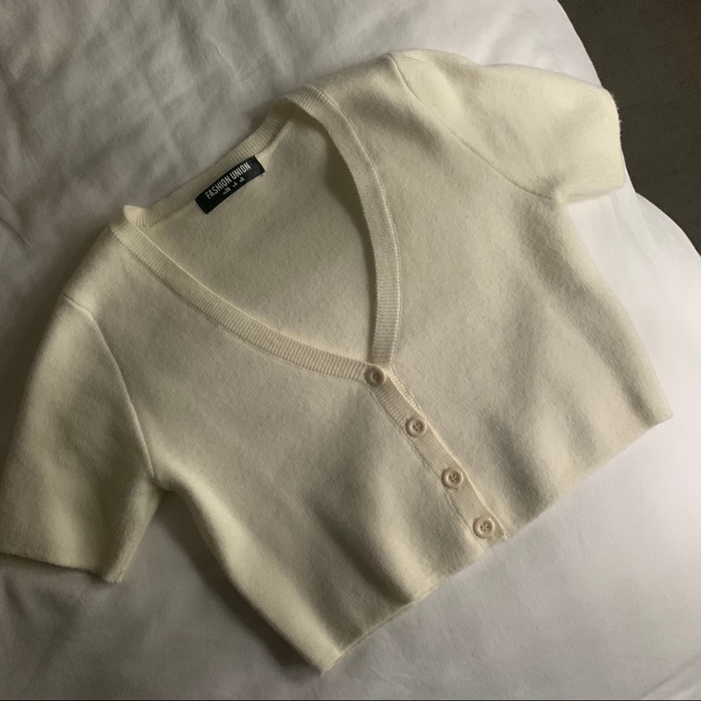 Cropped sweater cardigan